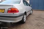 Toyota Avensis 1.6 AIRCO, TREKHAAK, Auto's, Toyota, Zwart, 4 cilinders, Metallic lak, Origineel Nederlands