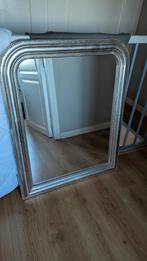 Zilverkleurige spiegel met sierrand (licht beschadigd), Huis en Inrichting, Woonaccessoires | Spiegels, Ophalen, Gebruikt, Rechthoekig