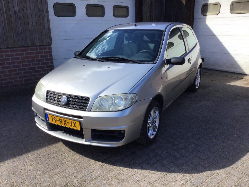 Fiat Punto 1.2 3DR 2005 Grijs, Voorwielaandrijving, Stof, 4 cilinders, 400 kg