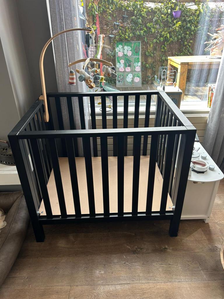 Babydump zwarte box, Ophalen, Zo goed als nieuw, Boxkleed