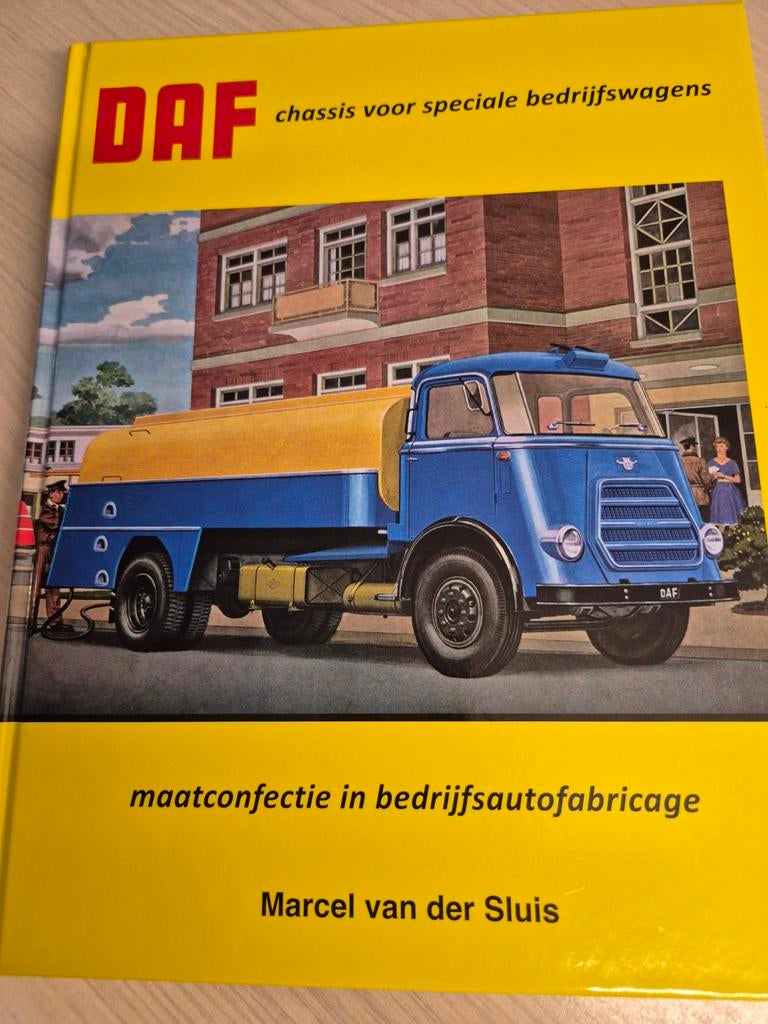 Hardcover boek Daf trucks chassis tankwagens kantelcabine, Ophalen of Verzenden, Zo goed als nieuw, Overige merken