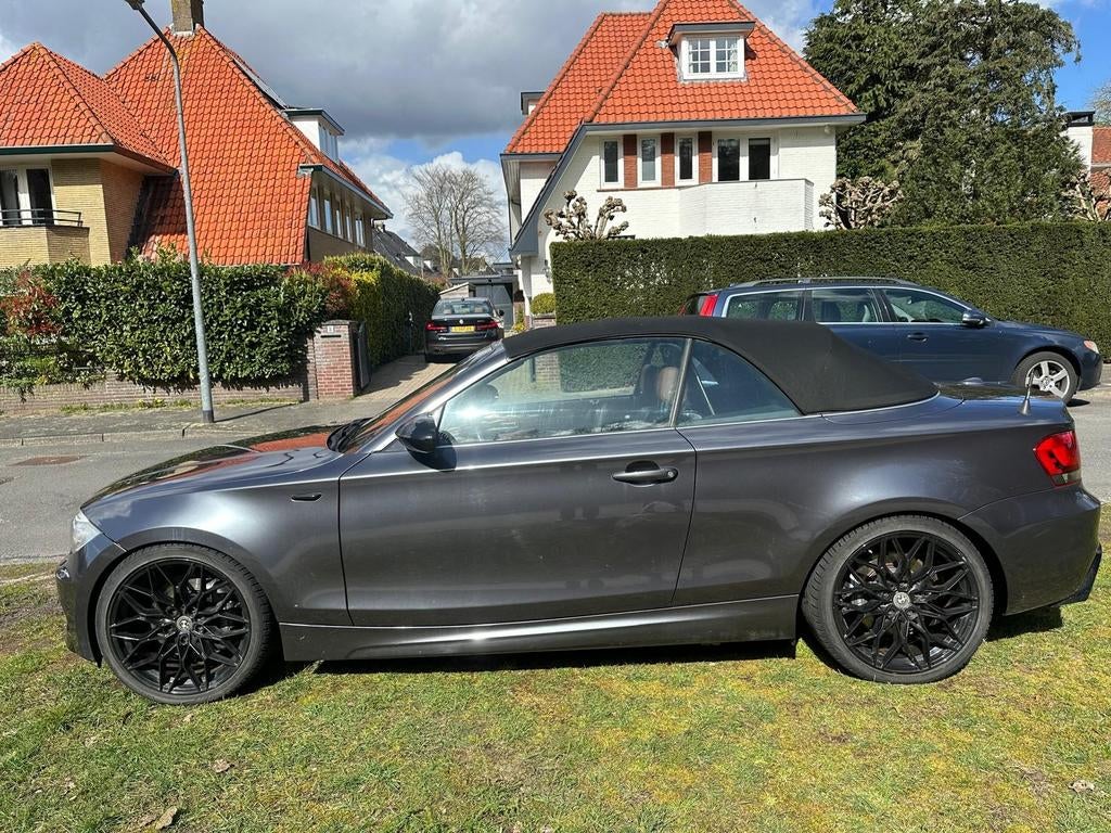 BMW 1-Serie 3.0 135I Cabrio AUT 2008 Grijs, Auto's, BMW, Particulier, 1-Serie, ABS, Airbags, Airconditioning, Boordcomputer, Centrale vergrendeling