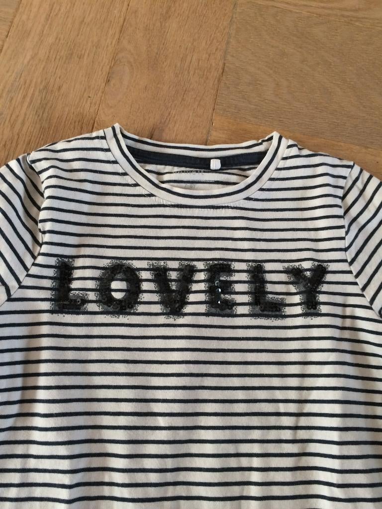 Superleuk shirt name it maat 122/128 "Lovely", Kinderen en Baby's, Kinderkleding | Maat 122, Gebruikt, Meisje, Ophalen of Verzenden