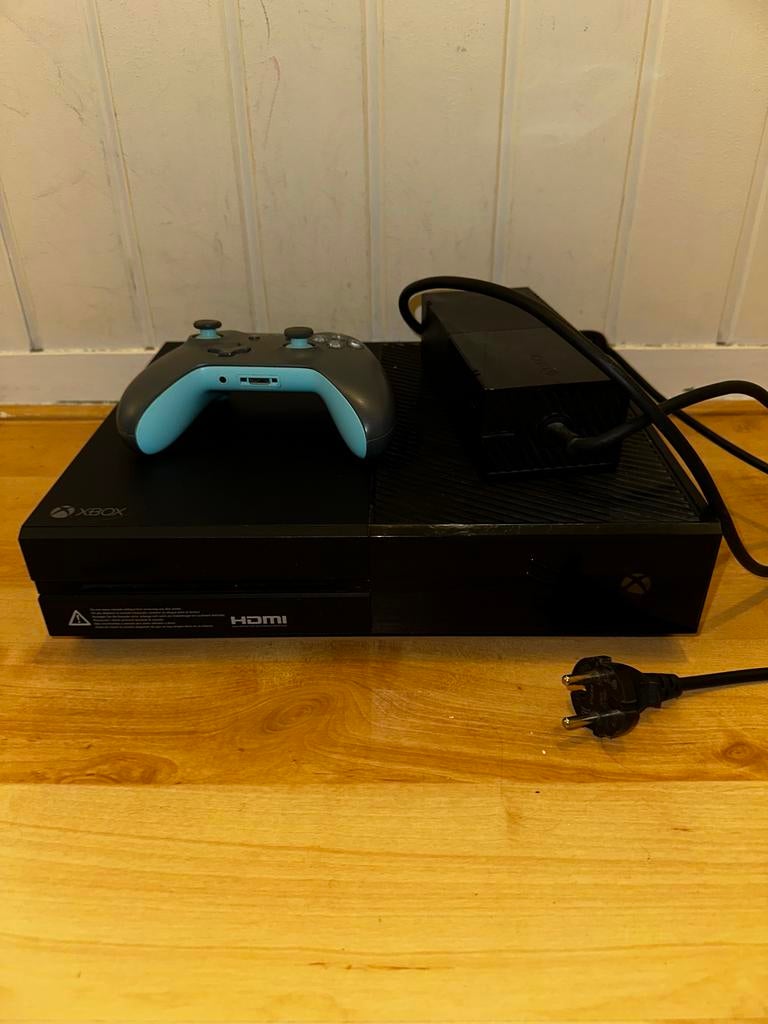Xbox One console met 1 controller, Spelcomputers en Games, Spelcomputers | Xbox One, Ophalen, Xbox One, Met 1 controller, 500 GB