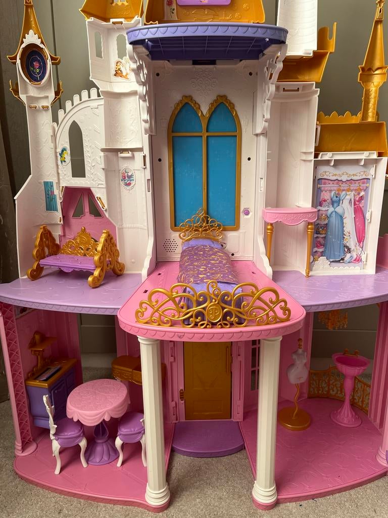 Groot Disney Prinsessen Kasteel met Meubels, Ophalen, Gebruikt, Poppenhuis