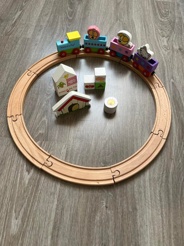 Houten woezel en pip treinbaan, Ophalen of Verzenden, Zo goed als nieuw