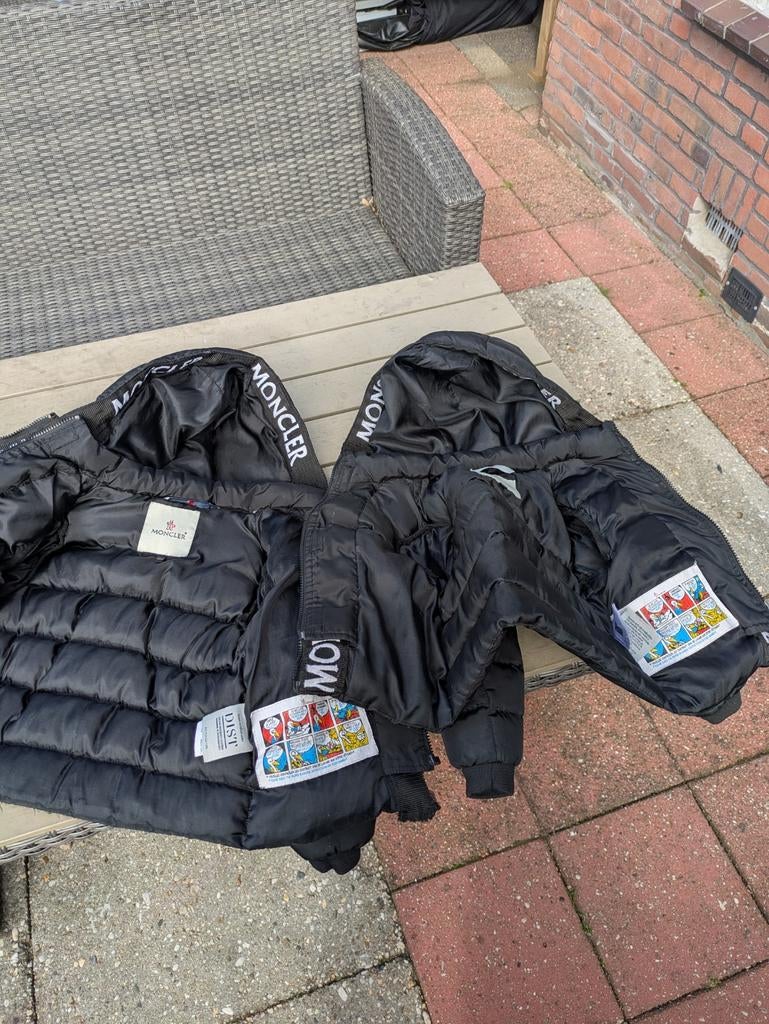 2 Moncler kinderjassen maat 86 en 92, Ophalen of Verzenden