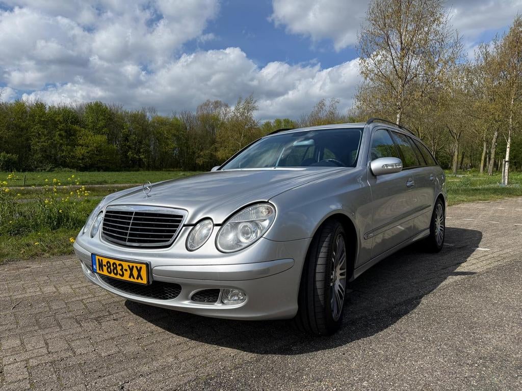 Mercedes-Benz E-Klasse 3.2 E320 Combi AUT 2004 Grijs, Auto's, Mercedes-Benz, Automaat, Achterwielaandrijving, Zwart, Particulier