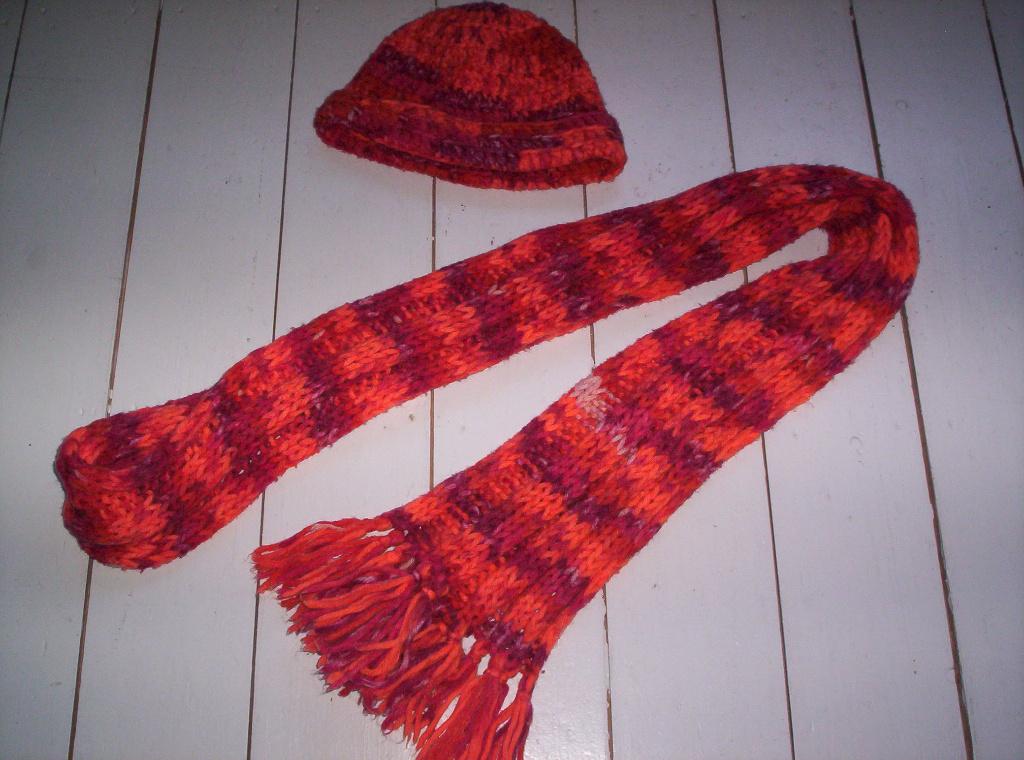 SJAAL en MUTS oranje gevlamd NIEUW, Kleding | Dames, Mutsen, Sjaals en Handschoenen, Zelf gemaakt, Ophalen of Verzenden, Nieuw