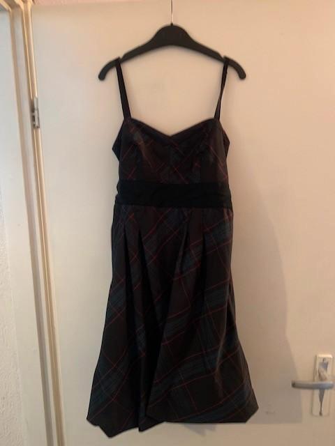 Zwarte jurk van de Steps. Maat S, Kleding | Dames, Jurken, Zo goed als nieuw, Maat 36 (S), Zwart, Knielengte, Ophalen of Verzenden