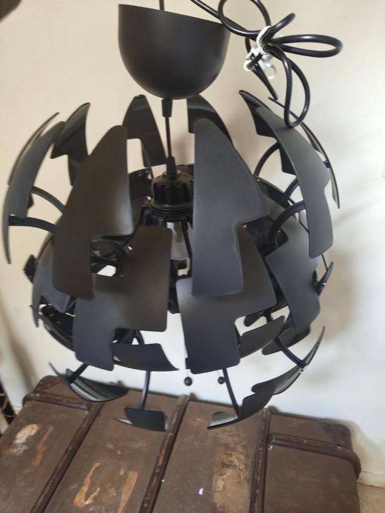 Zwarte IKEA PS hanglamp - Modern en verstelbaar, Gebruikt, Modern, Industrieel, Ophalen of Verzenden, Metaal