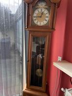 Klassieke staande klok met slinger en Romeinse cijfers, Ophalen