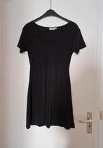 Jurk zwart bloemen maat 38 hennes collection vintage retro, Kleding | Dames, Maat 38/40 (M), Zwart, Ophalen of Verzenden, Zo goed als nieuw