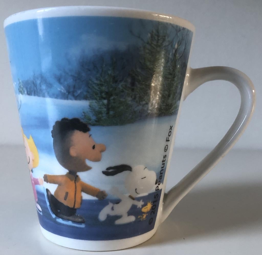 SNOOPY - 2015 PEANUTS - MOK - NIEUW, Verzamelen, Stripfiguren, Ophalen of Verzenden, Snoopy, Nieuw, Gebruiksvoorwerp