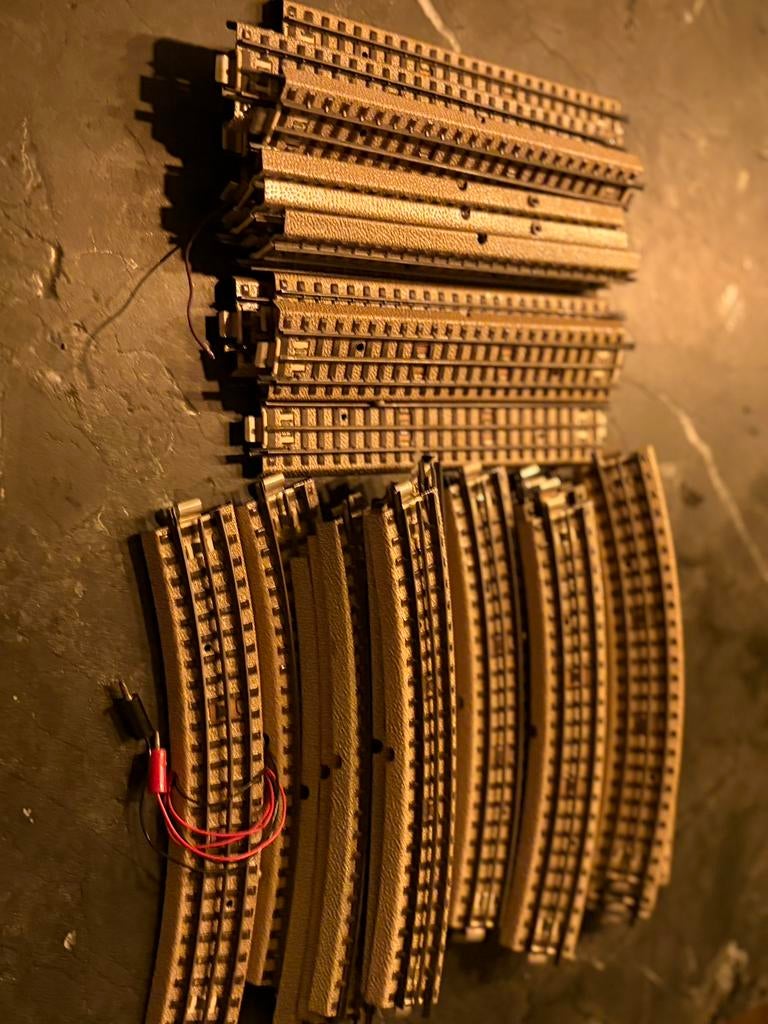 Marklin 20 bochten & 12 rechte stukken m rails 1950, Hobby en Vrije tijd, Modeltreinen | H0, Ophalen, Wisselstroom, Rails, Zo goed als nieuw
