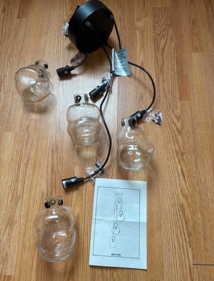 H&M Home hanglamp met 4 glazen kappen - Nieuw, Huis en Inrichting, Lampen | Hanglampen, Nieuw, Glas, Ophalen