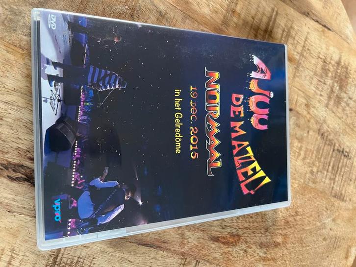 Normaal - Ajoo de Mèttel! Live in Gelredome DVD, Cd's en Dvd's, Dvd's | Muziek en Concerten, Zo goed als nieuw, Muziek en Concerten