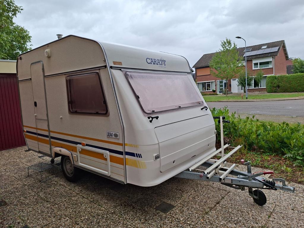 Nette caravan Chateau Caratt 334 - Met BOVAG en inventaris, Chateau, Omvormbare zithoek, Kachel, Treinzit