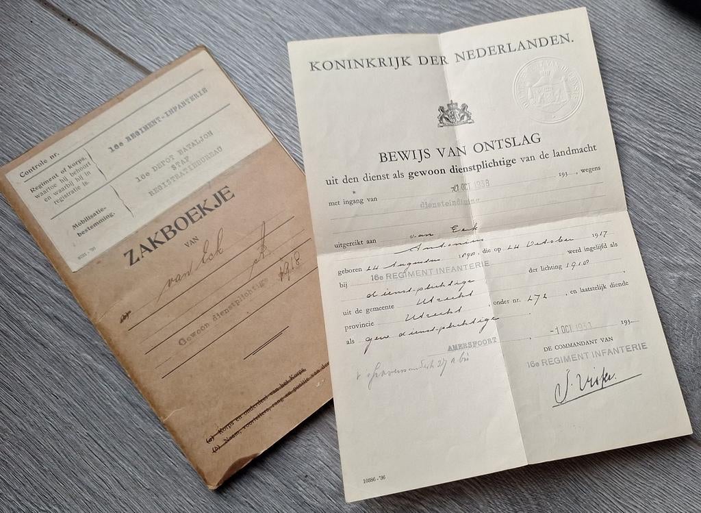 NL - Zakboekje 16e Regiment Infanterie met Bewijs v Ontslag, Verzamelen, Militaria | Algemeen, Ophalen of Verzenden, Landmacht
