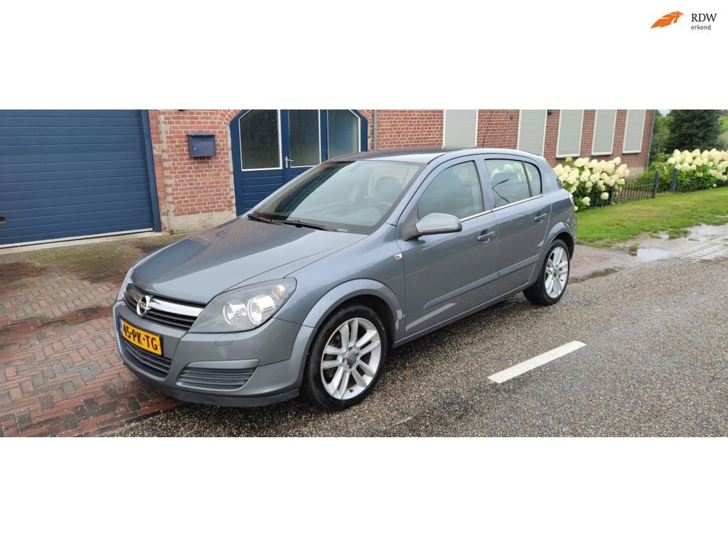 Opel Astra 1.6 Enjoy apk t/m 02-04-2027, Voorwielaandrijving, 15 km/l, Gebruikt, 4 cilinders