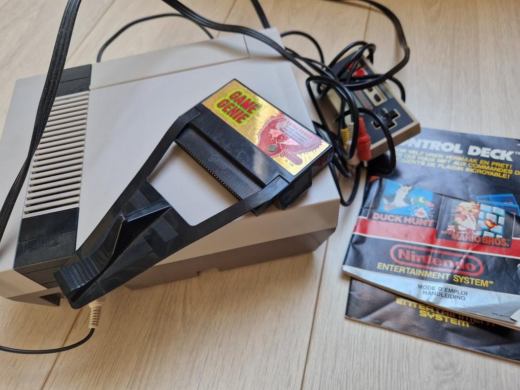 NES met 31 games spellen controllers game genie nintendo, Ophalen of Verzenden, Met 2 controllers