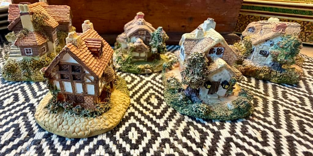 5 Vintage Cuggly Wugglies Cottages – E.P.L. Engelse Huisjes, Ophalen of Verzenden