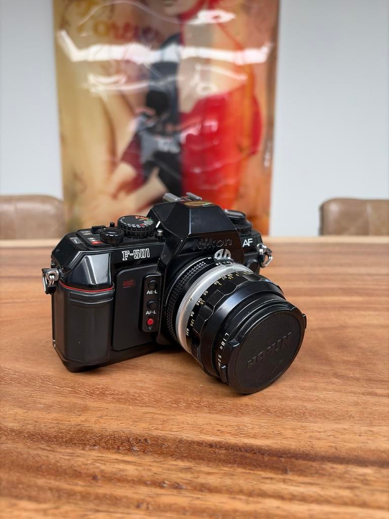 Nikon F-501 analoge spiegelreflexcamera met Nikkor 24mm, Audio, Tv en Foto, Fotocamera's Analoog, Ophalen of Verzenden, Zo goed als nieuw