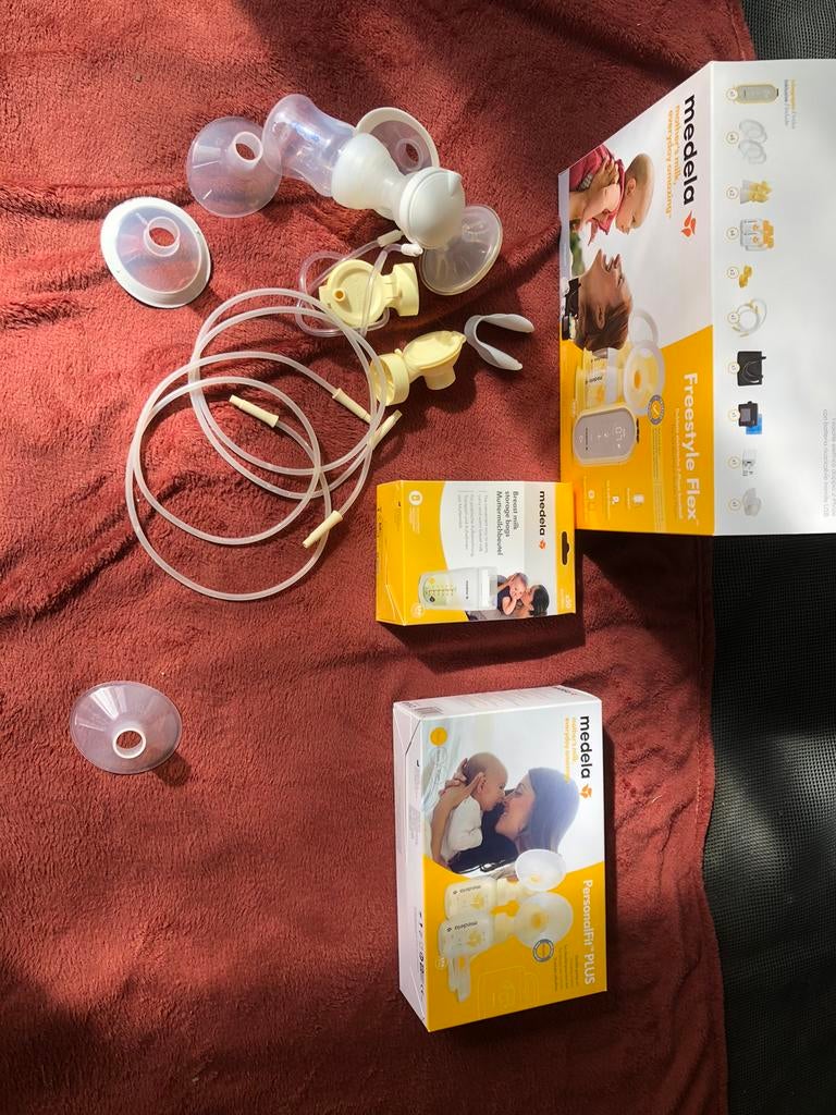 Medela Freestyle Dubbele Elektrische Borstkolf Compleet, Ophalen of Verzenden, Zo goed als nieuw