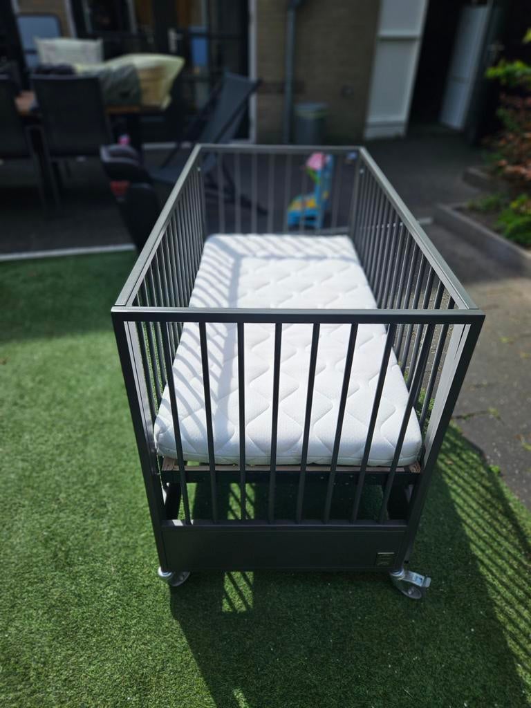 Ledikantje met matras, Kinderen en Baby's, Babywiegjes en Ledikanten, Ophalen, Gebruikt, Ledikant