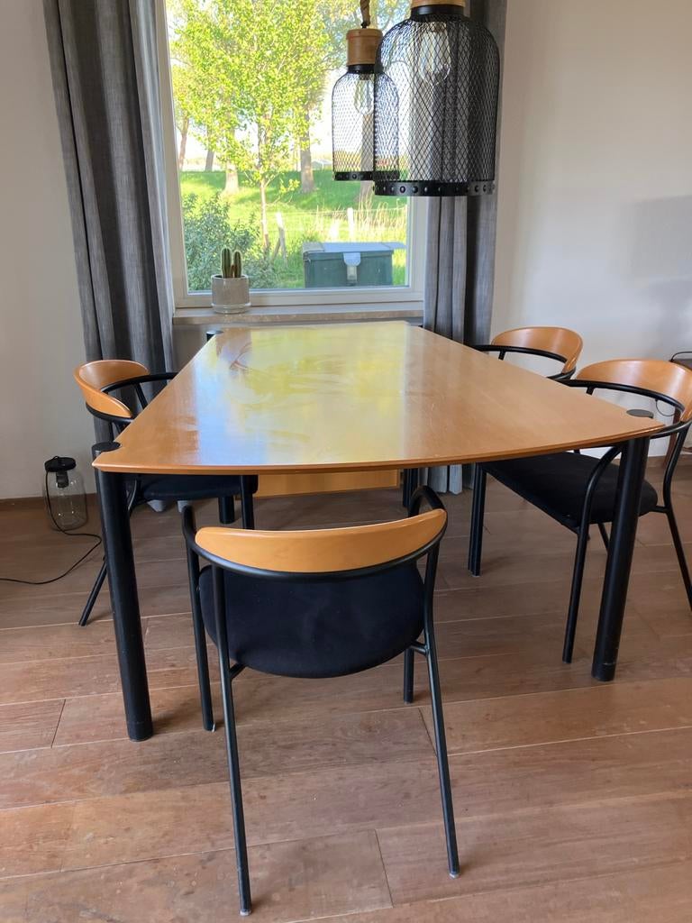 Eettafel met 4 stoelen en uitschuifbaar blad, 100 tot 150 cm, Ophalen of Verzenden, Zo goed als nieuw, 150 tot 200 cm