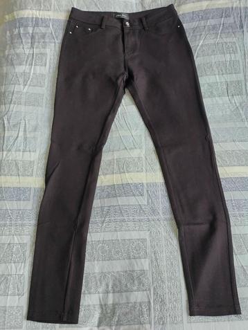 Dames broek beschikbaar voor biedingen