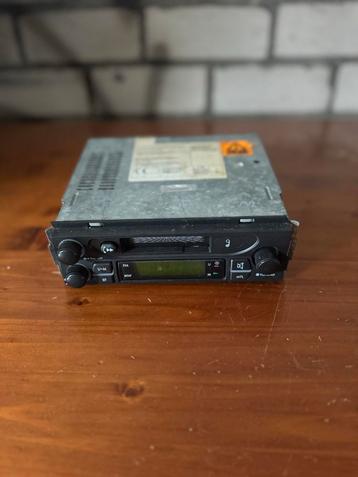 Oude Autoradio - Doe een bod! beschikbaar voor biedingen