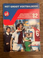 Het Groot Voetbalboek 1982, Gelezen, Ophalen of Verzenden, Voetbal international, Balsport