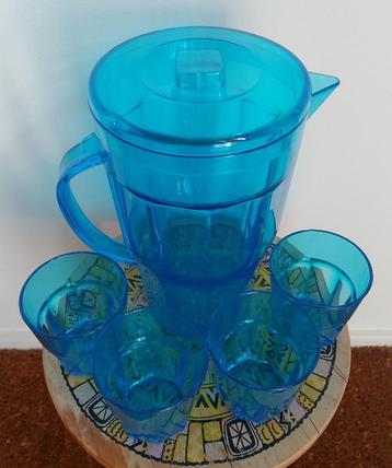 Blauwe kunststof schenkkan / waterkanset met 4 glazen beschikbaar voor biedingen