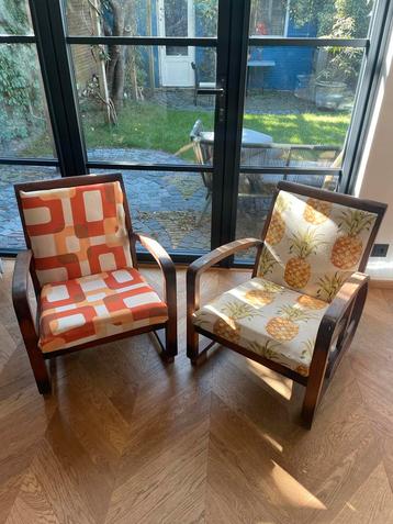 Vintage Fauteuils massief hout & Stof beschikbaar voor biedingen