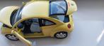 Model auto VW New Beetle 1998 1:18 geel, Hobby en Vrije tijd, Modelauto's | 1:18, Ophalen of Verzenden, Bburago