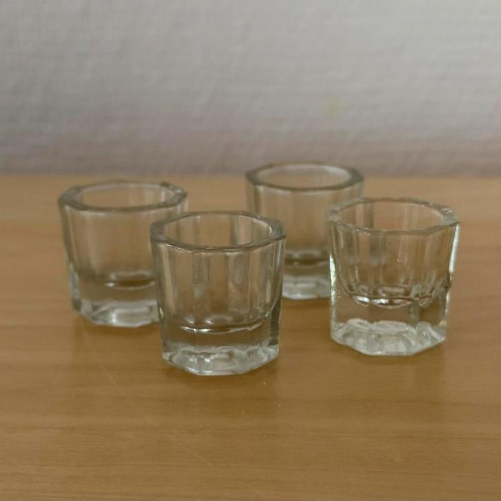 Kleine glaasjes, Verzamelen, Glas en Borrelglaasjes, Zo goed als nieuw, Borrel- of Shotglas, Ophalen of Verzenden