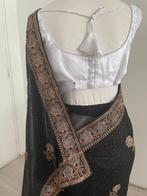Zwarte Saree met Roos Borduurwerk + Dubbele Blouse, Maat 38/40 (M), Verzenden, Zwart, Nieuw
