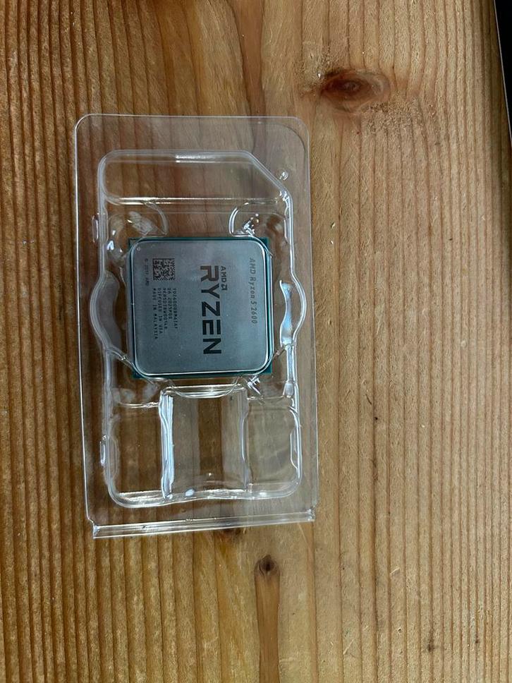 AMD Ryzen 5 2600 CPU - Inclusief Koeler & Doos!, Computers en Software, Processors, Gebruikt, 6-core, 3 tot 4 Ghz, Ophalen of Verzenden