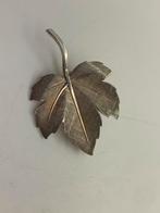 K535 Prachtige zilveren broche leaf, 4 tot 7 cm, Ophalen of Verzenden, Zilver, Zilver