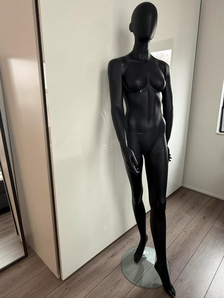 Zwarte Paspop / Etalagepop Vrouw 2x, Kleding | Dames, Kledingrekken, Zo goed als nieuw, Ophalen