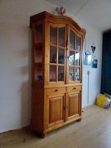 Vitrinekast buffetkast  beschikbaar voor biedingen