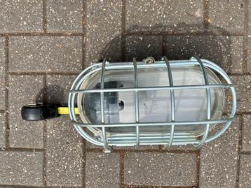 stallampen met metalen bescherming beschikbaar voor biedingen