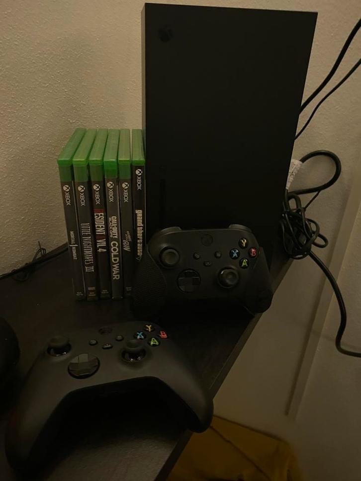 Xbox Series X + 2 Controllers + 6 Games, Spelcomputers en Games, Spelcomputers | Xbox Series X en S, Zo goed als nieuw, Xbox Series X