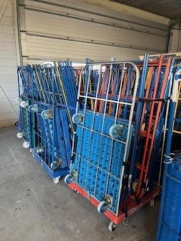 Rolcontainers gebruikt incl. 2 insteekhekken + 2 nylon, Doe-het-zelf en Verbouw, Overige Doe-het-zelf en Verbouw, Gebruikt, Ophalen