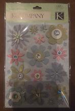 K&Company Grand Adhesions Glitter Bloemen - Nieuwstaat, Hobby en Vrije tijd, Scrapbooking, Ophalen of Verzenden