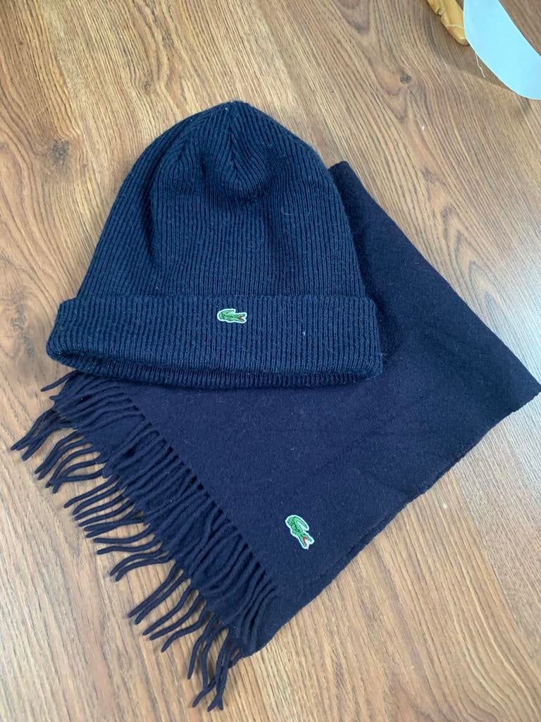 Lacoste Muts & Sjaal Set - Uiterste Staat, Kleding | Heren, Mutsen, Sjaals en Handschoenen, Ophalen of Verzenden, Zo goed als nieuw
