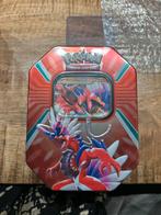 Koraidon ex Tin + Boosters - Nieuw!, Ophalen of Verzenden, Nieuw, Overige typen