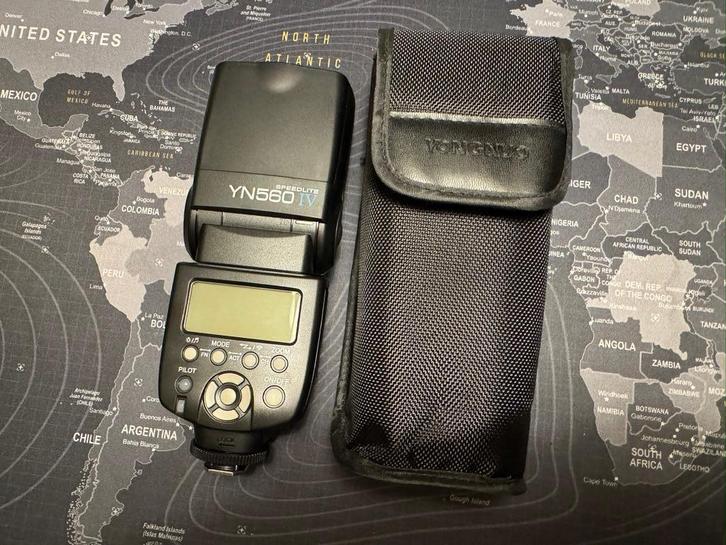Yongnuo YN560 IV Speedlight Flash + Case, Audio, Tv en Foto, Fotografie | Flitsers, Zo goed als nieuw, Overige merken, Ophalen of Verzenden