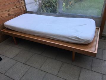 bed beschikbaar voor biedingen